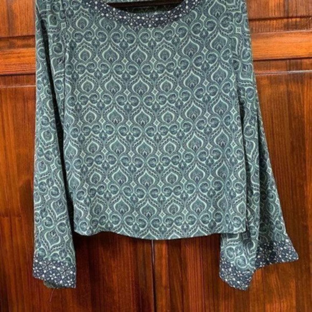 NWT Finn & Grace Green & Blue crewneck shirt small - Picture 2 of 9